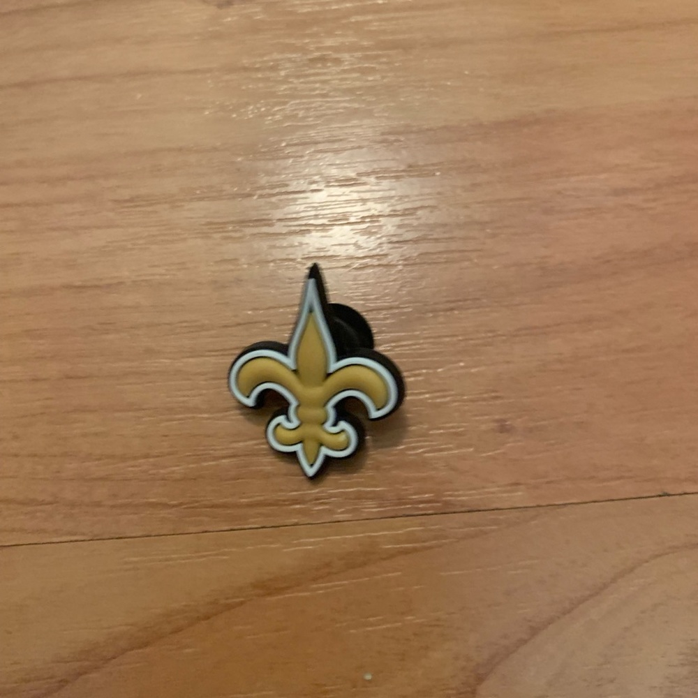 One Piece New Orleans Saints Football Sports Shoe Charm - Picture 1 of 2